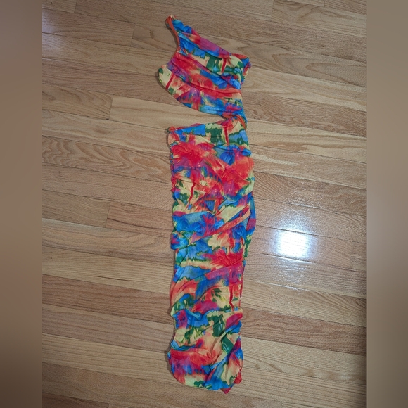 13. SER.O.YA IMANI CUTOUT MIDI DRESS IN ABSTRACT PALM - Picture 6 of 9